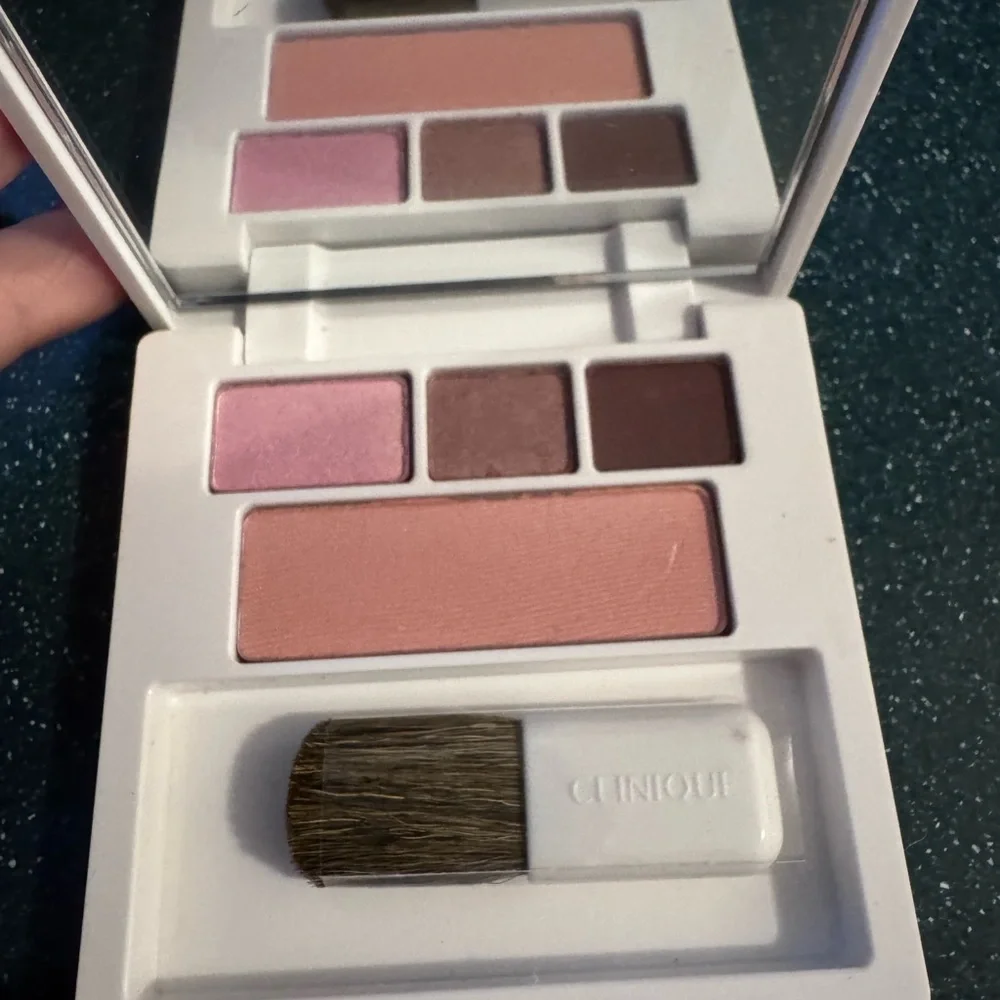 Clinique Blush and Eyeshadow Palette - Pink and Brown Tones